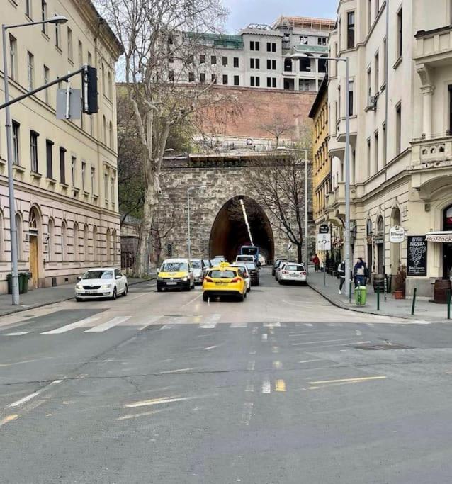 Castle Tunnel Buda Apartment